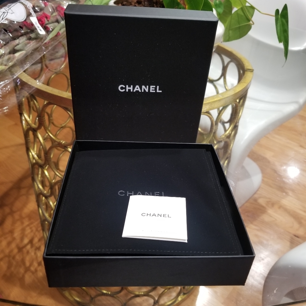 Chanel 2 tone Choker - Picture 5 of 7